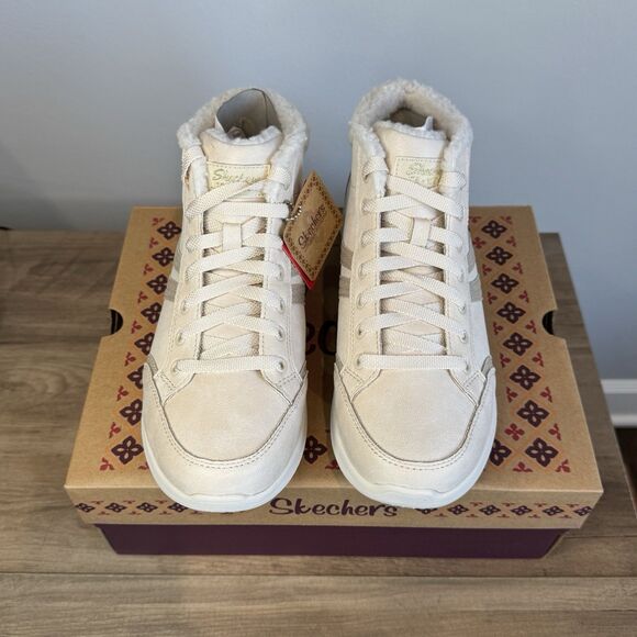 Skechers Boots Size 8 Beige Wide Fit Women’s Everyday Crush Faux Fur Lace-up - Picture 3 of 9